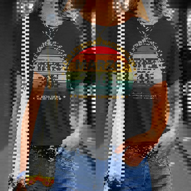 24 Años Cumpleañosintage Nacido En Marzo 2001 Camiseta unisex Regalos para ella