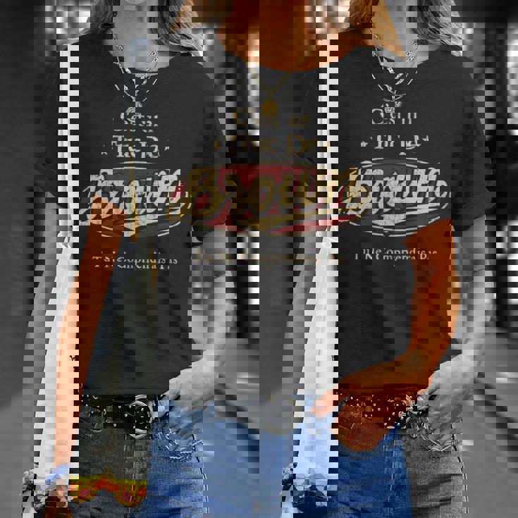 C'est Un Brown Truc De Tu Ne Comprendrais Pas Brown Nom T-Shirt Cadeaux pour elle