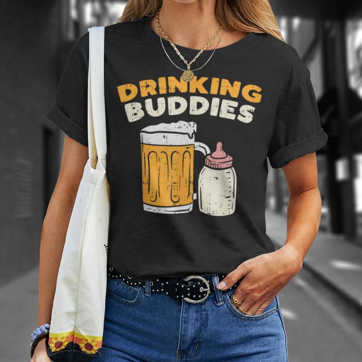 Drinkin Buddies Baby Bottle Son And Dad Matching Fathers Day T-Shirt Geschenke für Sie