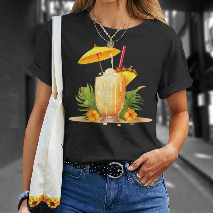 Fresh Pina Colada Fruits And Cocktail For Summer Drinks T-Shirt Geschenke für Sie