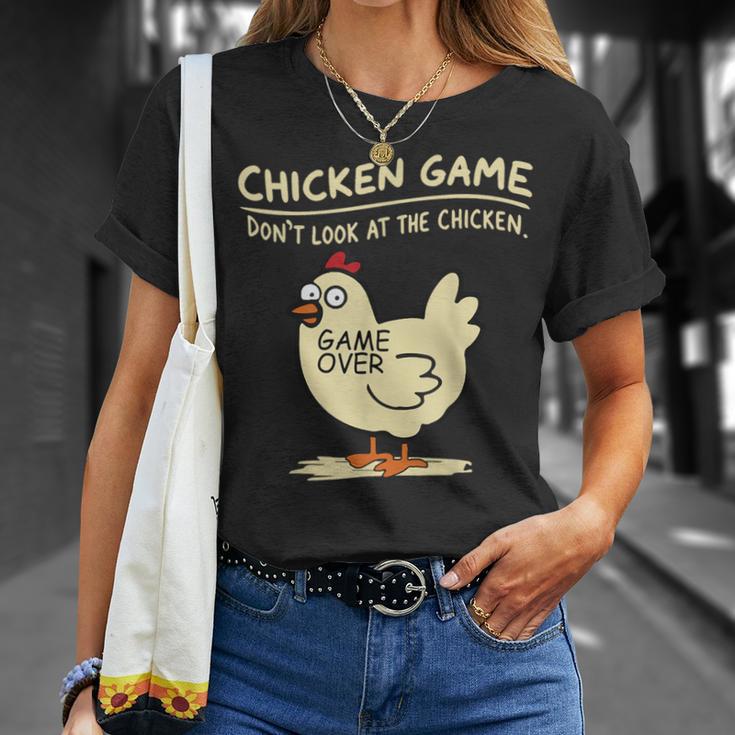 Chicken Game Don't Look At The Chicken Chicken T-Shirt Geschenke für Sie