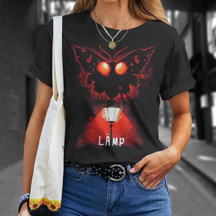 Mothman Moth Lamp Weirdcore Oddly Specific Meme T-Shirt Geschenke für Sie