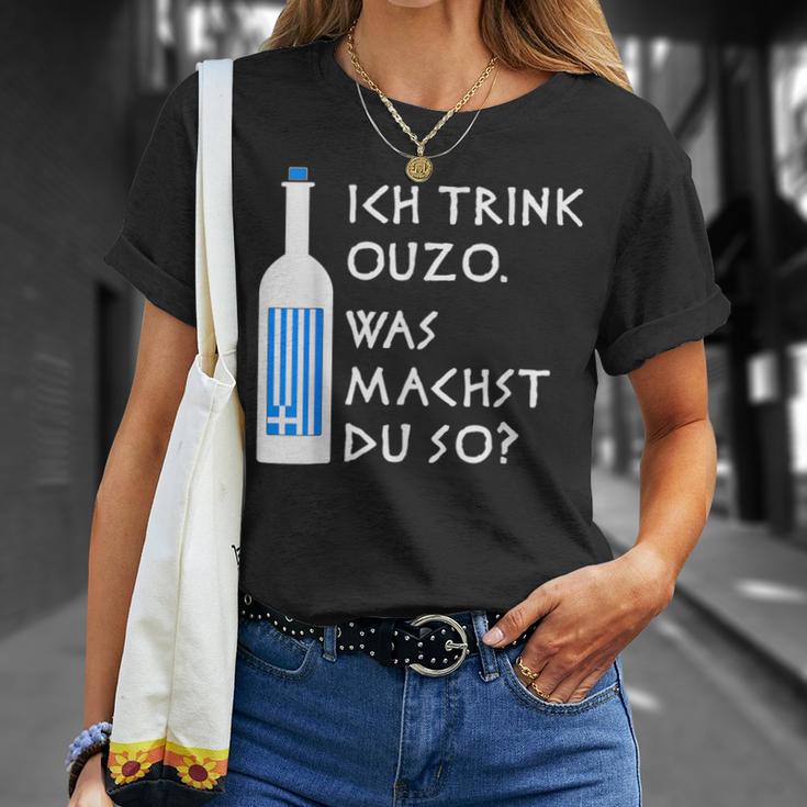 Ich Trink Ouzo Was Machst Du So Greek Ouzo Bottle T-Shirt Geschenke für Sie