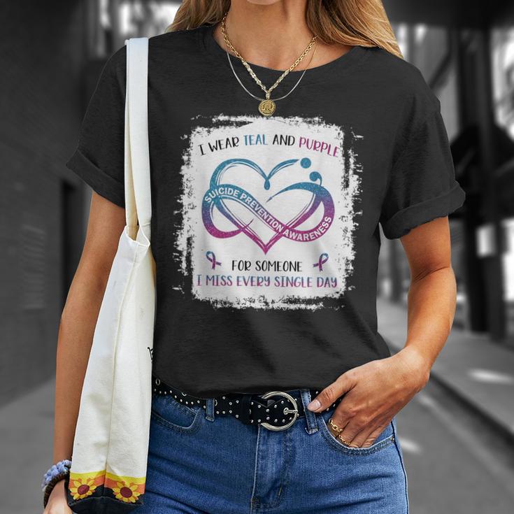 Je Porte Duiolet Sarcelle Pour Quelqu'un Qui Me Manque Tous Les Jours T-Shirt Cadeaux pour elle