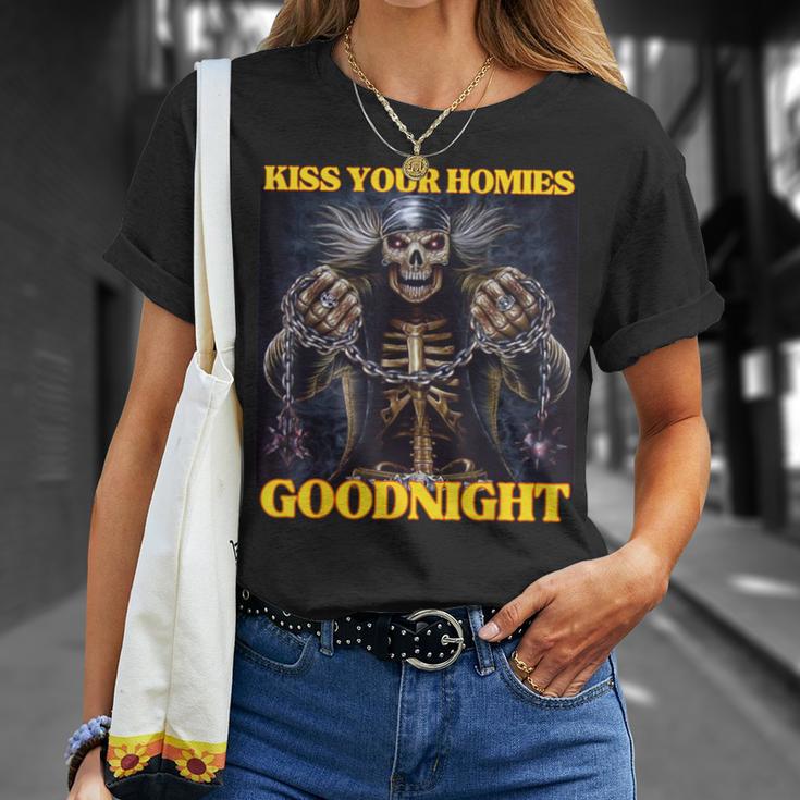 Kiss Your Homies Goodnight Cringe Hard Skeleton Meme T-Shirt Geschenke für Sie