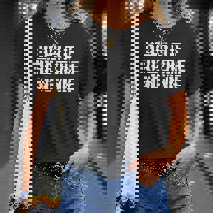 Lover Of True Crime & Wine Saying Tv True Crime Camiseta unisex Regalos para ella