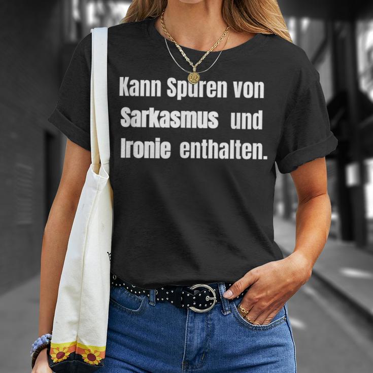 May Contain Traces Of Sarcasm And Irony Leaflet T-Shirt Geschenke für Sie