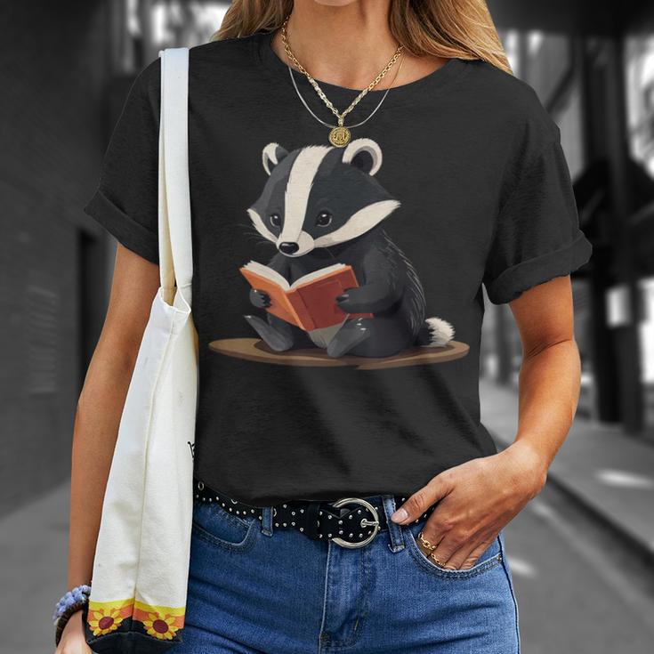 Nice Badger Reads A Book Reads Badger T-Shirt Geschenke für Sie