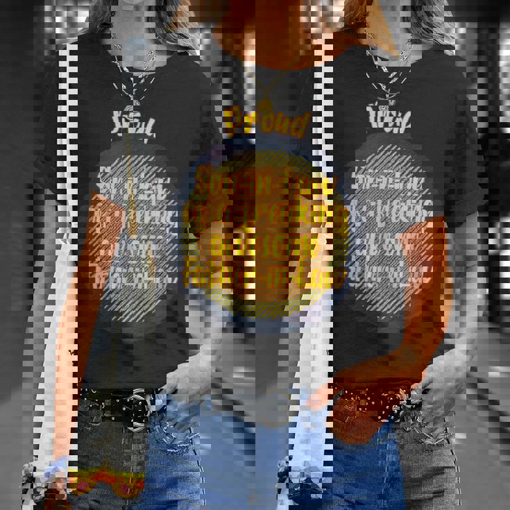 Orgulloso Yerno De Un Suegro Increíble Maldito Camiseta unisex Regalos para ella