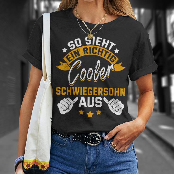 So Sieht Ein Richtig Cooler Schwiegersohn Aus Idea T-Shirt Geschenke für Sie