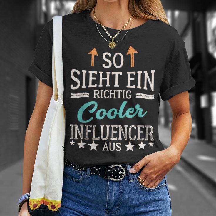 Social Media So Sieht Ein Richtig Cool Influencer Aus T-Shirt Geschenke für Sie