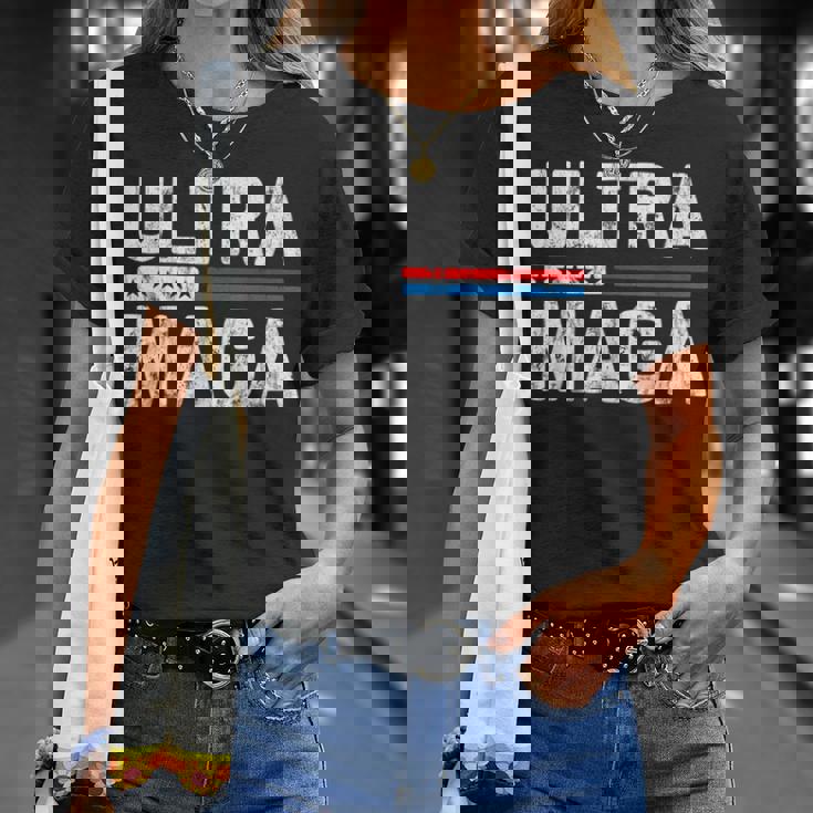 Ultra Maga Orgulloso Diseño De Partidario De Ultra-Maga Trump Orgulloso Camiseta unisex Regalos para ella