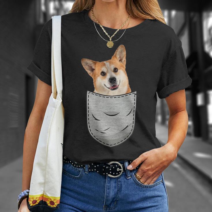 Welsh Corgi Pembroke Chest Pocket For Dog Owners T-Shirt Geschenke für Sie