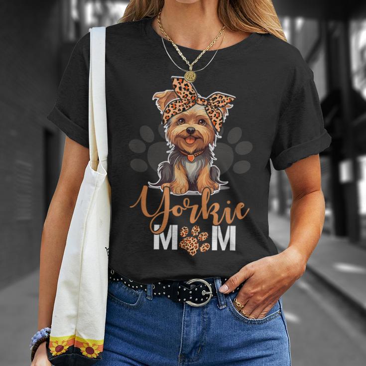 Yorkie Mom Yorkshire Leopard Dog Lovers Día De La Madre Camiseta unisex Regalos para ella