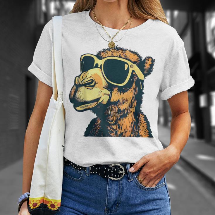 Camel With Sunglasses Gray T-Shirt Geschenke für Sie