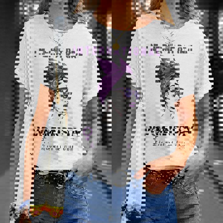 Día Internacional De La 2025 Acelerar La Acción 8 De Marzo Camiseta unisex Regalos para ella