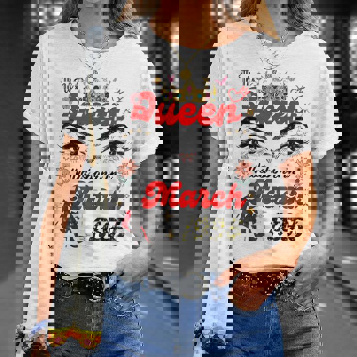 Esta Reina Nació En Marzo De 1995 Cumpleaños De Marzo Es Camiseta unisex Regalos para ella