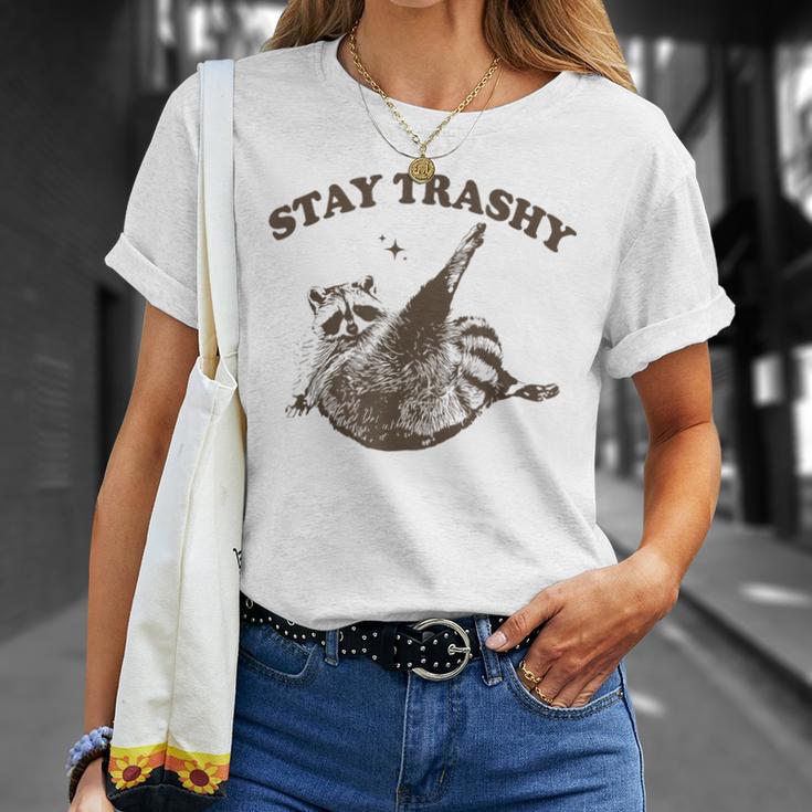 Raccoon Stay Trashy Fun Meme Gray T-Shirt Geschenke für Sie