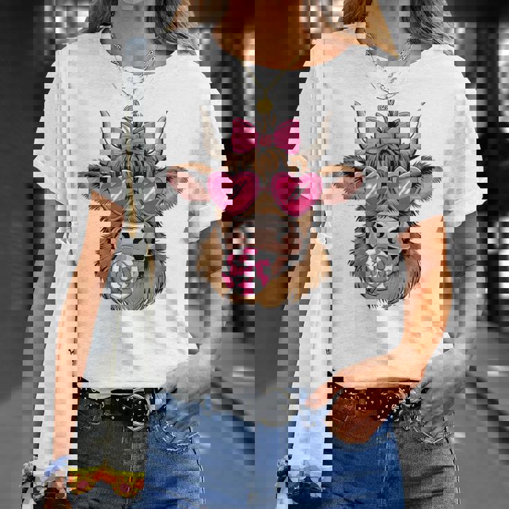 Highland Cow Valentine's Day Heart Coquette Bow Girl Women T-Shirt Gifts for Her