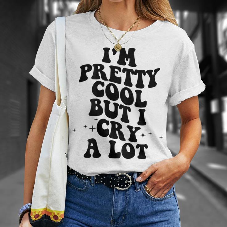 I'm Pretty Cool But I Cry A Lot Retro Trendy On Back Gray T-Shirt Geschenke für Sie