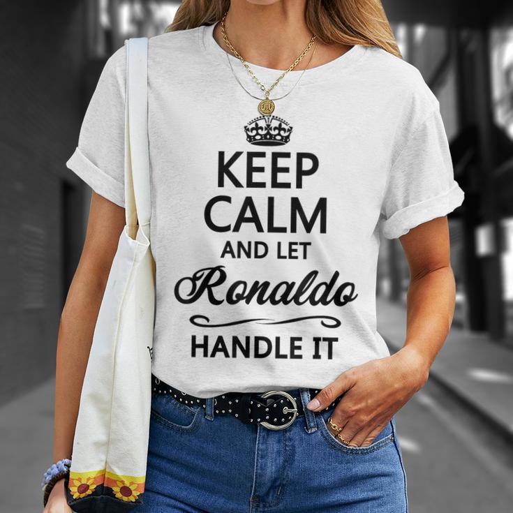 Keep Calm And Let Ronaldo Handle It Name Gray T-Shirt Geschenke für Sie