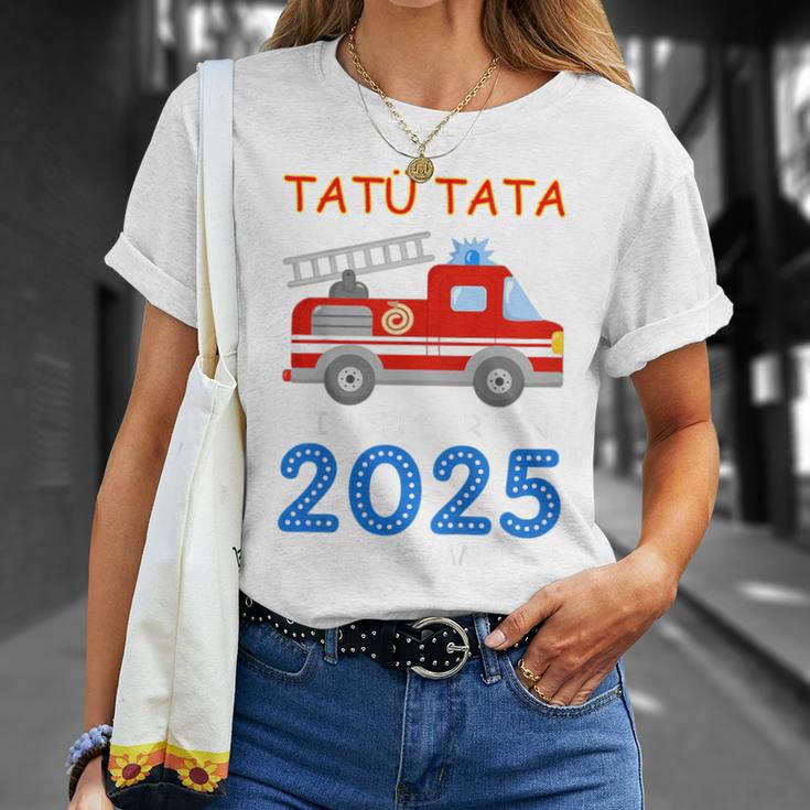 Kinder Feuerwehr Kindergarten 2025 Ich Komme Tatü Tata Kiga Kita T-Shirt Geschenke für Sie