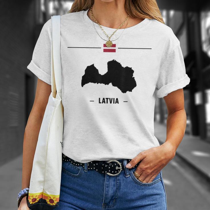 Lettische Flagge Mit Landkarte Und Name Des Landes Lettland T-Shirt Geschenke für Sie