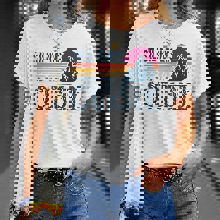 Still Plays Outside Vintage Camping And Hiking T-Shirt Gifts for Her