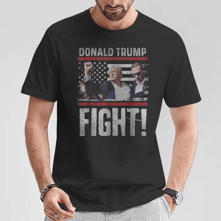 Donald Trump Fist Pump We Fight American Flag Trump 2024 T-Shirt Lustige Geschenke