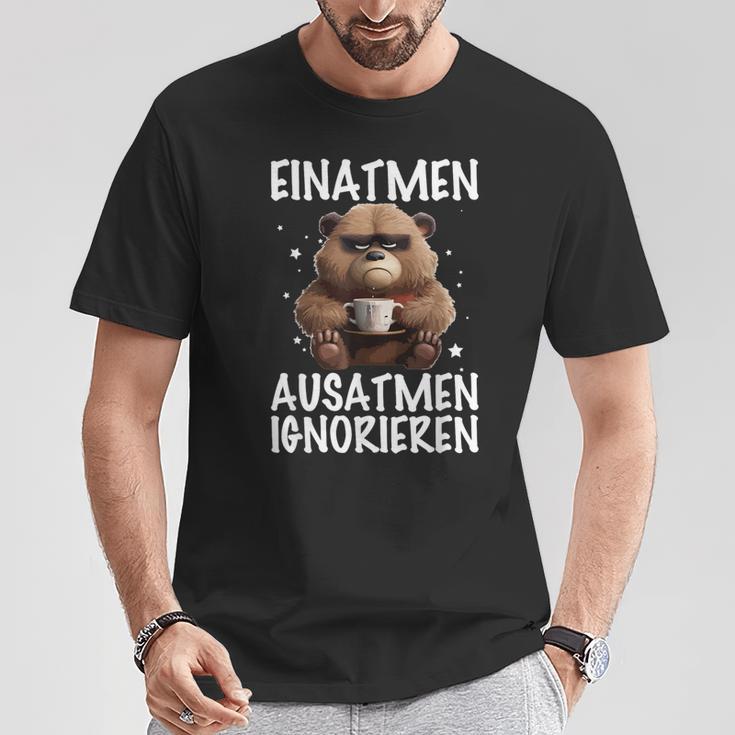 Einatmen Ausatmen Ausatmen Ignoring Bear Coffee Annoyed T-Shirt Lustige Geschenke