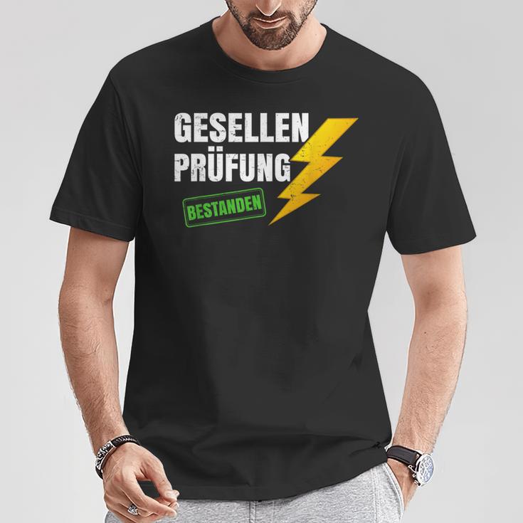 Gesellenprüfung Elektriker Gesellenbrief Saying Gesellen T-Shirt Lustige Geschenke