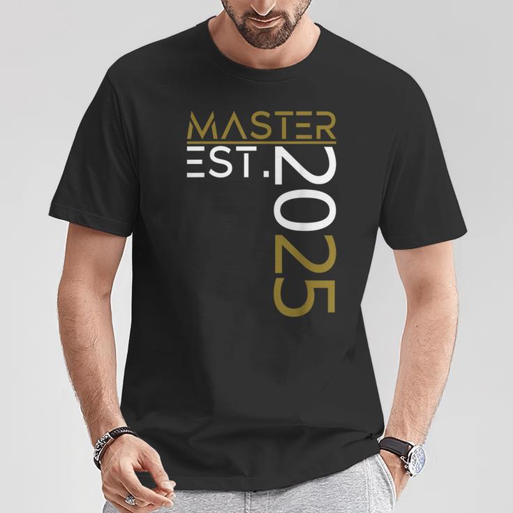 Graduation Master Est 2025 Outfit Golden Motif Outfit Fun T-Shirt Lustige Geschenke