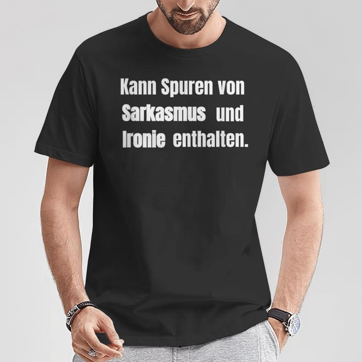 May Contain Traces Of Sarcasm And Irony Leaflet T-Shirt Lustige Geschenke