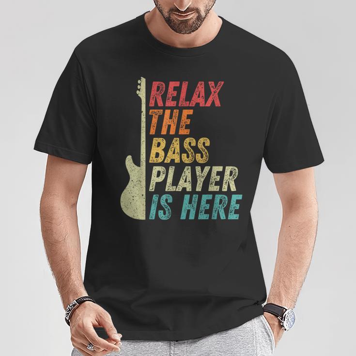 Relax The Bass Player Is Here Bass Guitar Bassist T-Shirt Lustige Geschenke