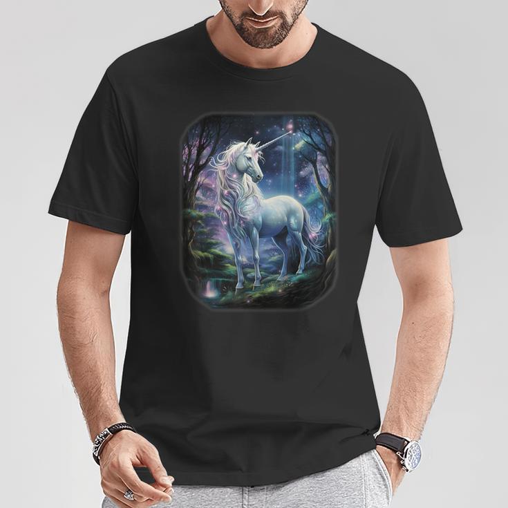 Unicorn Standing In The Forest Fantasy Nature Universe T-Shirt Lustige Geschenke