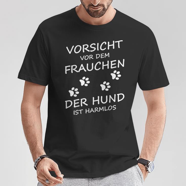 Vorsichtor Dem Frauchen Der Hund Ist Harmlos Gassi Women's T-Shirt Lustige Geschenke