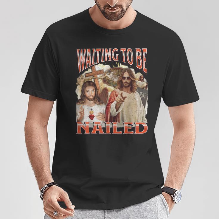 I Wait To Be Nailed Offensive Jesus Humour Adult T-Shirt Lustige Geschenke