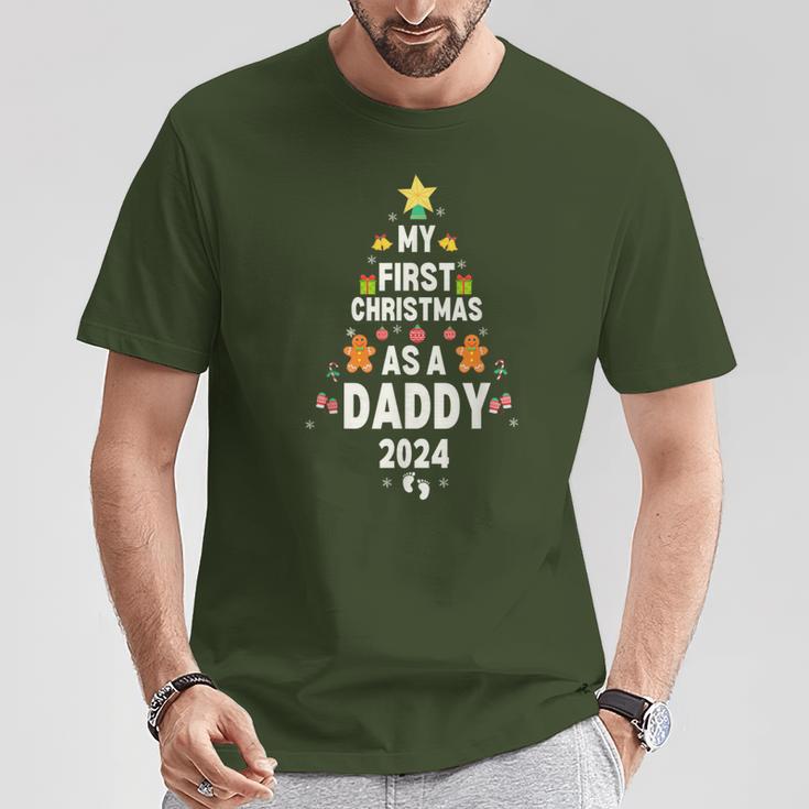 First Christmas As A Daddy 2024 Pregnancy Announcement T-Shirt Lustige Geschenke