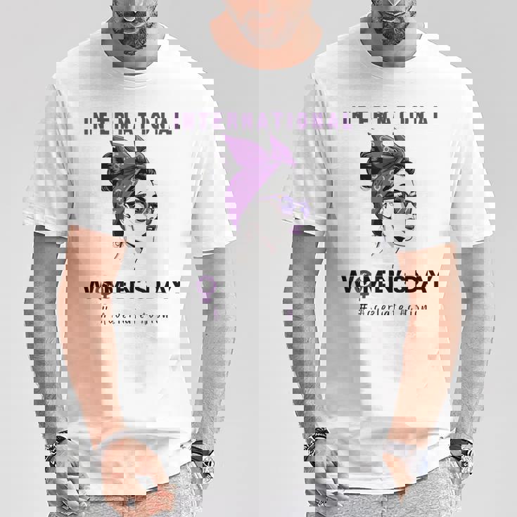 Día Internacional De La 2025 Acelerar La Acción 8 De Marzo Camiseta unisex Regalos divertidos