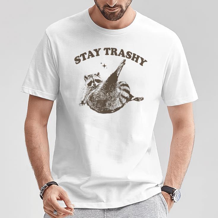 Raccoon Stay Trashy Fun Meme Gray T-Shirt Lustige Geschenke