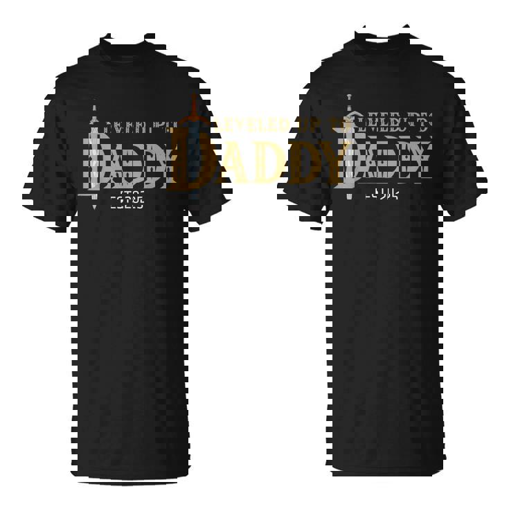 Nivelado Hasta Papá Est 2025 Nivel Desbloqueado Papá Gaming Camiseta unisex