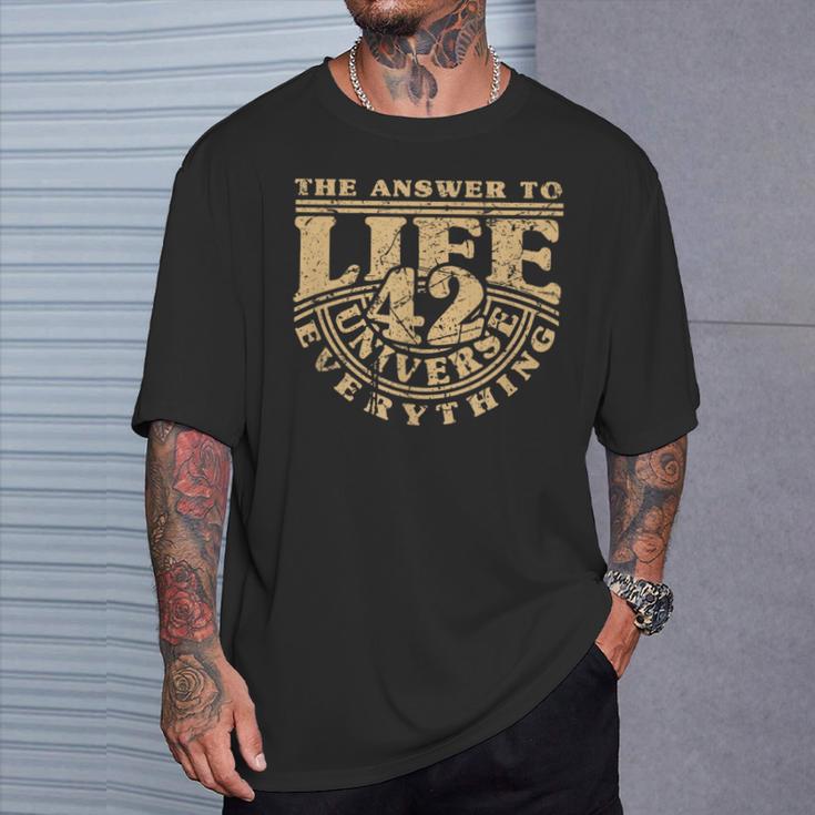 Answer To Life Universe And Everything 42 Is Sense Of Life T-Shirt Geschenke für Ihn