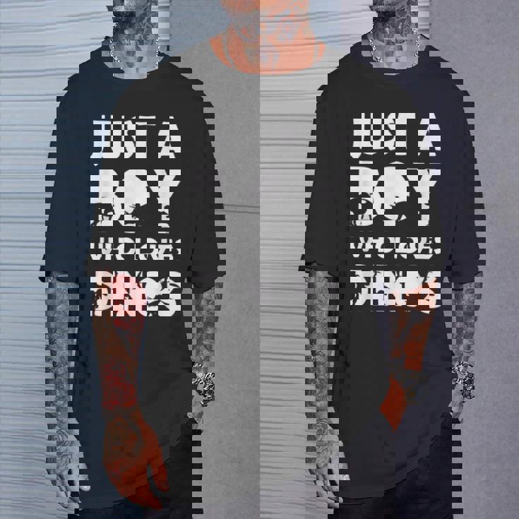 Boy Who Loves Dinos Letras Divertidas Con Diseño De Dinosaur Camiseta unisex Regalos para él