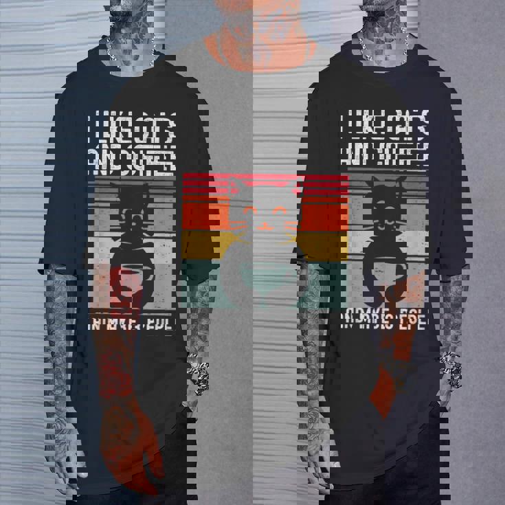 I Like Cats And Coffee And Maybe 3 People Love Cats Camiseta unisex Regalos para él