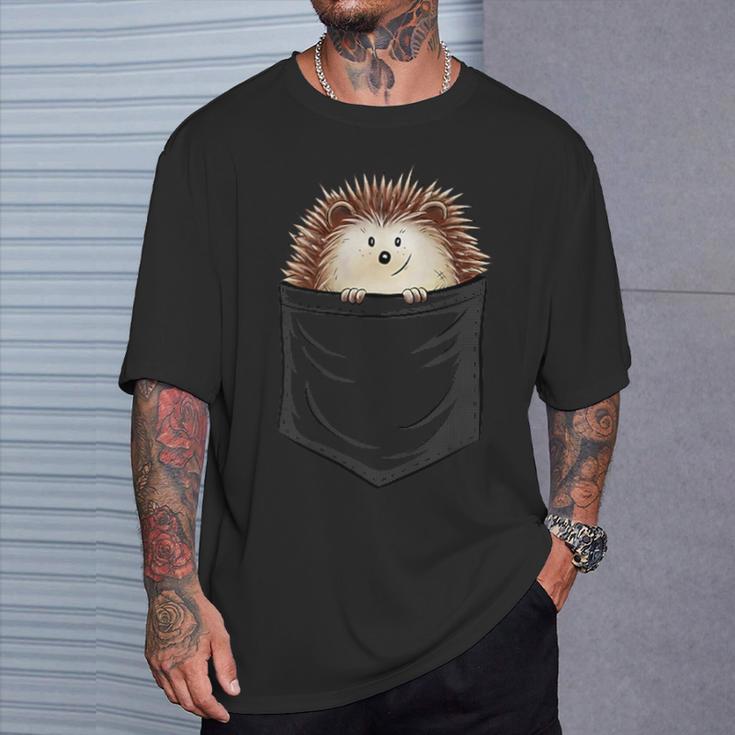 Casual Cute Spiky Hedgehog In Your Pocket T-Shirt Geschenke für Ihn