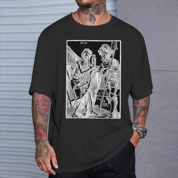 The Death And The Landsknecht By Albrecht Durer 1510 T-Shirt Geschenke für Ihn