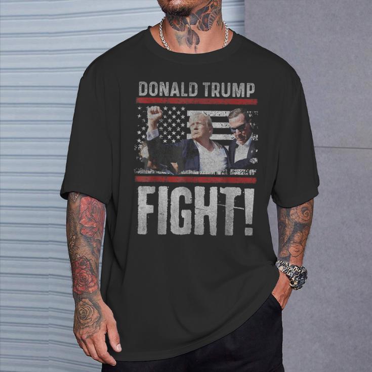 Donald Trump Fist Pump We Fight American Flag Trump 2024 T-Shirt Geschenke für Ihn