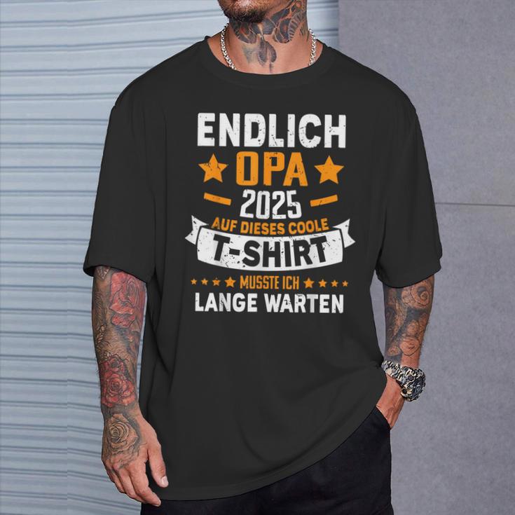 Finally Grandpa 2025 Expecting Grandpa Grandfather Become Announcement T-Shirt Geschenke für Ihn