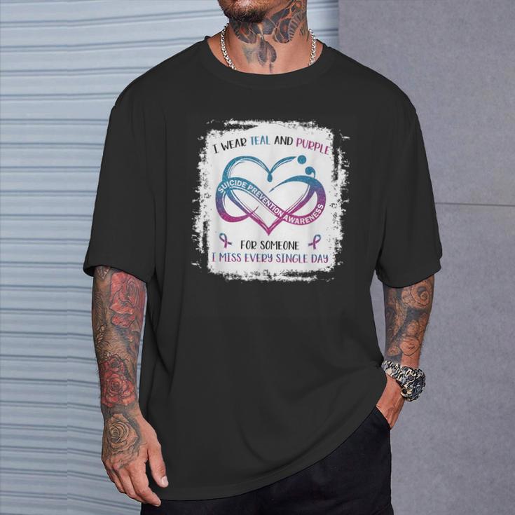 Je Porte Duiolet Sarcelle Pour Quelqu'un Qui Me Manque Tous Les Jours T-Shirt Cadeaux pour lui