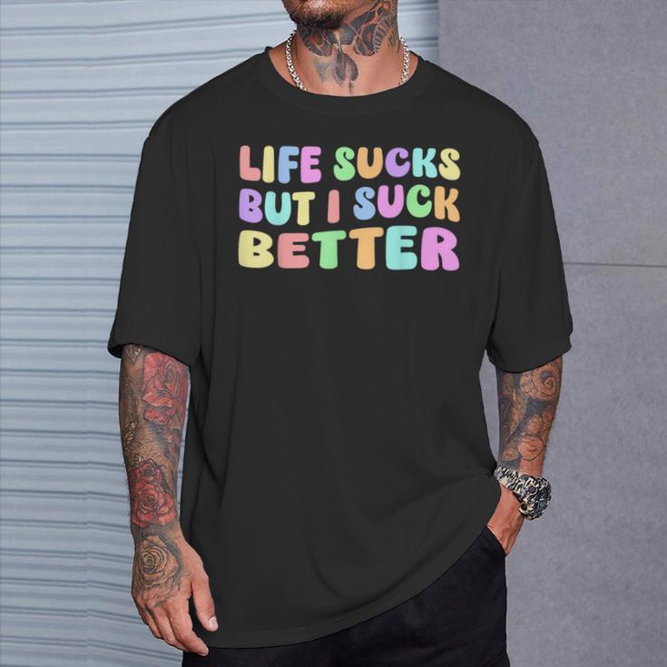 Life Sucks But I Suck Better Saying For Adults Humour T-Shirt Geschenke für Ihn